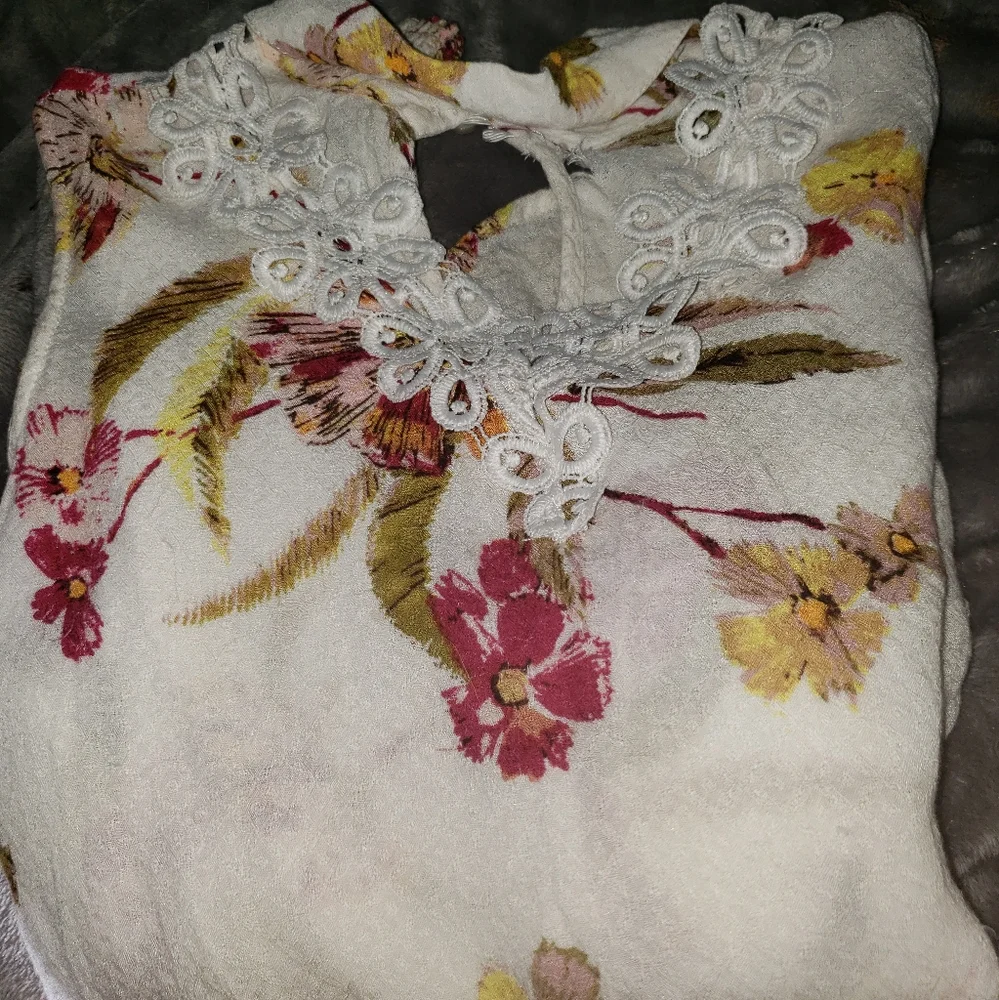 Girls long sleeve, bare shoulder blouse - Picture 8 of 8